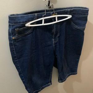 Women’a comfortable denim shorts. Easy going for summer BBQ’s.
